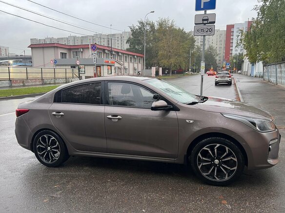 2018 Kia Rio IV, коричневый, 1550000 рублей - вид 4