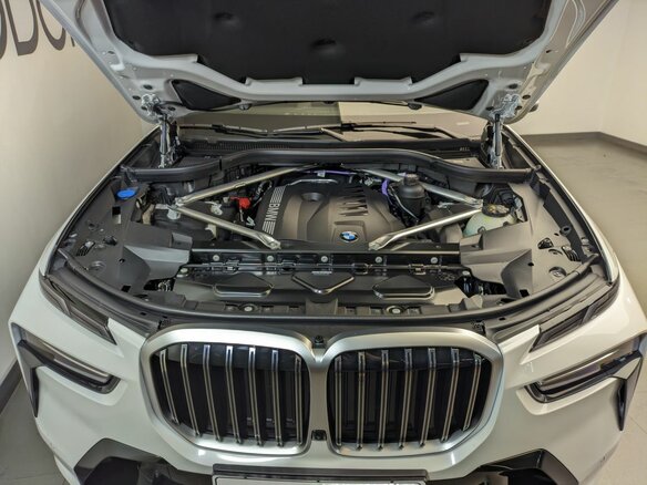 2025 BMW X7 40i I (G07) Рестайлинг, белый, 17500000 рублей - вид 5