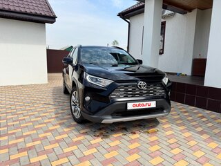 2020 Toyota RAV4 V (XA50), чёрный, 2650000 рублей, вид 3