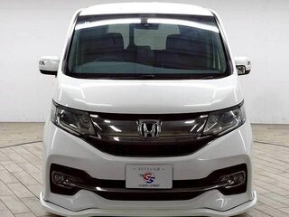 2017 Honda Stepwgn Spada V Рестайлинг, белый, 1600000 рублей, вид 2