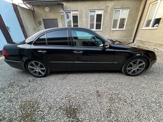 2002 Mercedes-Benz E-Класс 500 III (W211, S211), чёрный, 1150000 рублей, вид 5