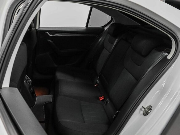2018 Skoda Octavia III (A7) Рестайлинг, белый, 2349000 рублей - вид 8
