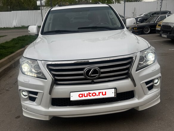 2012 Lexus LX 570 III Рестайлинг, серебристый, 6500000 рублей - вид 2