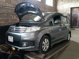 2011 Honda Freed Spike I Рестайлинг, серый, 1050000 рублей, вид 2