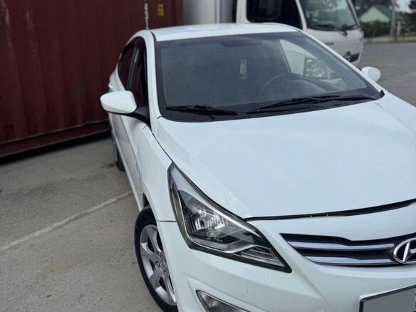 2014 Hyundai Solaris I Рестайлинг, белый, 635000 рублей - вид 3