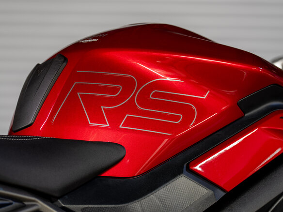 2023 Triumph Street Triple, пурпурный, 1120000 рублей - вид 4