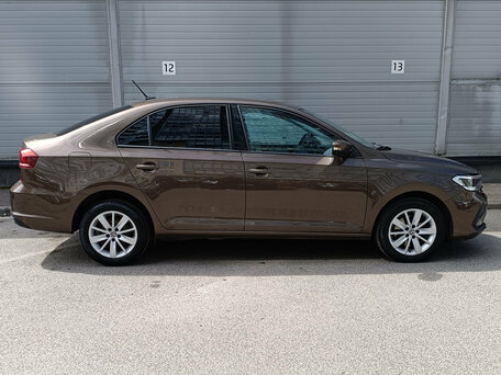 2020 Volkswagen Polo VI, коричневый, 1399000 рублей, вид 4