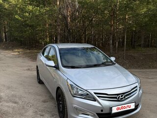 2015 Hyundai Solaris I Рестайлинг, серебристый, 650000 рублей, вид 2