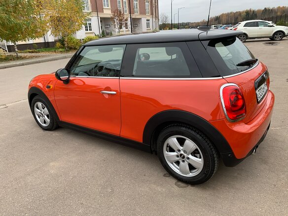 2018 Mini Hatch Cooper III (F55/F56) Рестайлинг, оранжевый, 1985000 рублей - вид 5