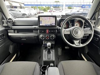 2023 Suzuki Jimny Sierra IV, бежевый, 1687009 рублей, вид 4