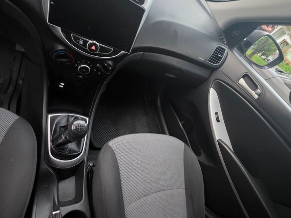 2013 Hyundai Solaris I, чёрный - вид 4