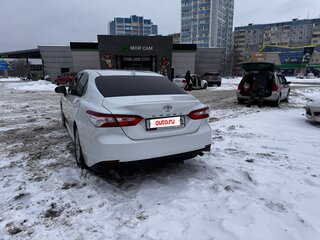 2021 Toyota Camry VIII (XV70) Рестайлинг, белый, 2090000 рублей, вид 5