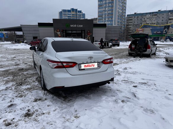 2021 Toyota Camry VIII (XV70) Рестайлинг, белый, 2090000 рублей - вид 4