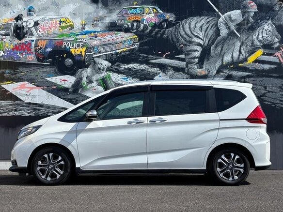 2022 Honda Freed II Рестайлинг, белый - вид 5