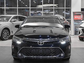 2017 Toyota Camry VII (XV50) Рестайлинг 2, чёрный, 2249000 рублей, вид 2