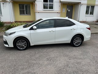 2018 Toyota Corolla XI (E160, E170, E180) Рестайлинг 1, белый, 1660000 рублей, вид 3