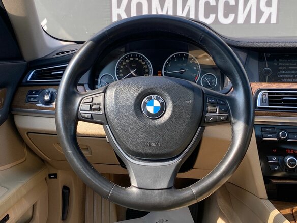 2012 BMW 7 серии 740Li V (F01/F02/F04), бежевый - вид 17