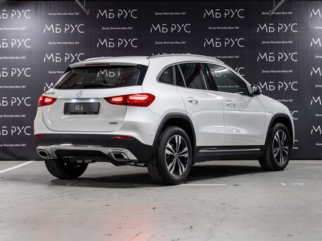 2025 Mercedes-Benz GLA 200 II (H247) Рестайлинг, белый, 5459000 рублей, вид 4