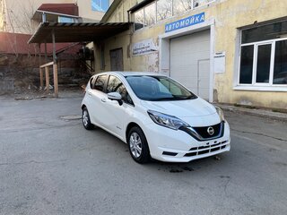 2018 Nissan Note e-Power II Рестайлинг, белый, 1198000 рублей, вид 4