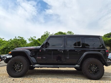 2025 Jeep Wrangler IV (JL) Рестайлинг, чёрный, 8040555 рублей, вид 5
