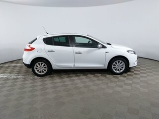 2011 Renault Megane III, белый, 500000 рублей, вид 4