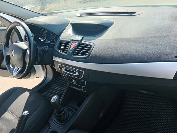 2010 Renault Fluence I, белый, 700000 рублей - вид 10