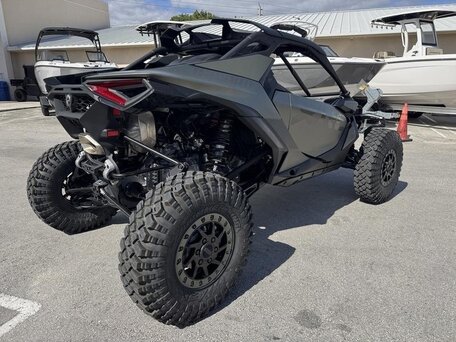 2025 BRP Can-Am Maverick Max X RS Turbo RR, серый, 5590000 рублей, вид 3