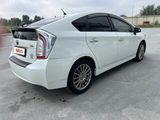 2014 Toyota Prius III Рестайлинг (XW30), белый, 1210000 рублей, вид 3