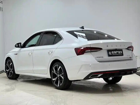 2022 Skoda Octavia IV (A8), белый, 2030000 рублей, вид 4