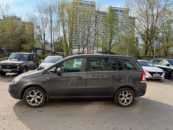 2011 Opel Zafira B Рестайлинг, серый, 470000 рублей - вид 2