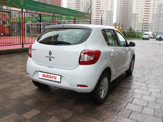 2018 Renault Sandero II Рестайлинг, белый, 950000 рублей, вид 4