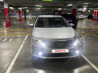 2013 Toyota Camry VII (XV50), серебристый, 1650000 рублей, вид 3