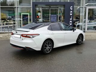2021 Toyota Camry VIII (XV70) Рестайлинг, белый, 2420000 рублей, вид 5
