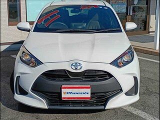 2021 Toyota Yaris IV, белый, 740000 рублей, вид 2