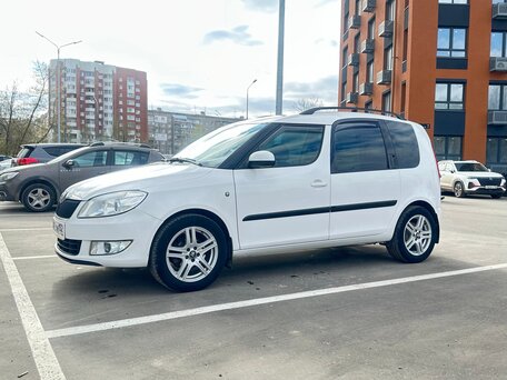 2013 Skoda Roomster I Рестайлинг, белый, 920000 рублей, вид 2