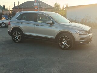 2019 Volkswagen Tiguan II, серебристый, 1850000 рублей, вид 3