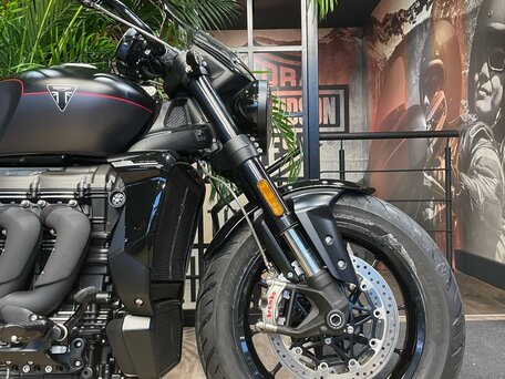 2025 Triumph Rocket 3, чёрный, 3700000 рублей, вид 3