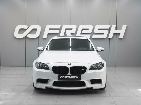 2012 BMW M5 V (F10), белый, 3129000 рублей - вид 2