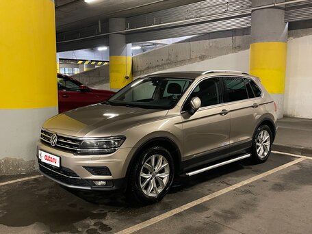 2018 Volkswagen Tiguan II, бежевый, 2050000 рублей, вид 1