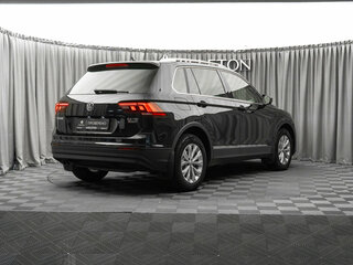2017 Volkswagen Tiguan II, чёрный, 2200000 рублей, вид 5
