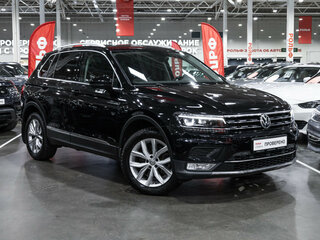 2017 Volkswagen Tiguan II, чёрный, 2527900 рублей, вид 5