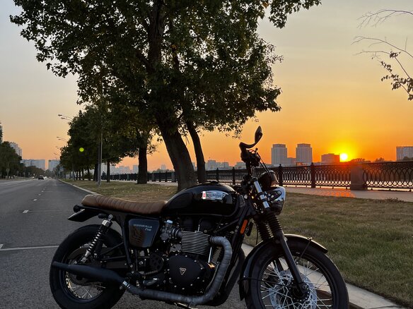 2013 Triumph Bonneville T100, чёрный, 710000 рублей - вид 4