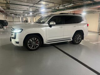 2021 Toyota Land Cruiser 300 Series, белый, 10550000 рублей, вид 4