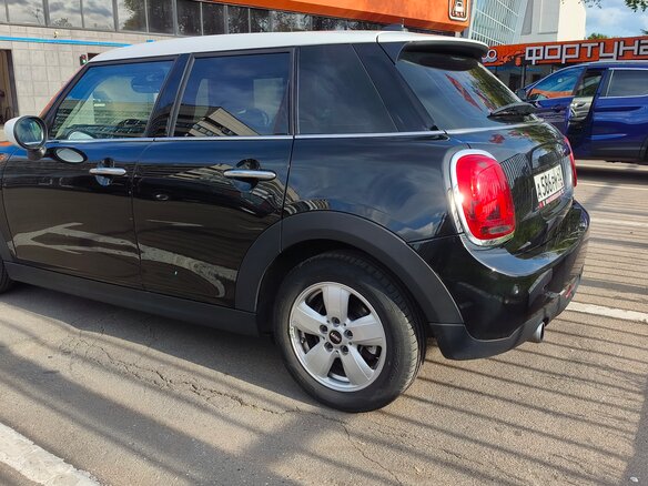 2020 Mini Hatch Cooper III (F55/F56) Рестайлинг, чёрный - вид 5