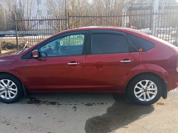 2008 Ford Focus II Рестайлинг, красный, 350000 рублей - вид 13