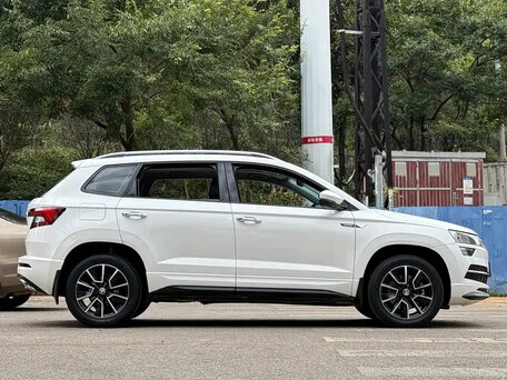 2022 Skoda Karoq I, белый, 1480000 рублей, вид 3