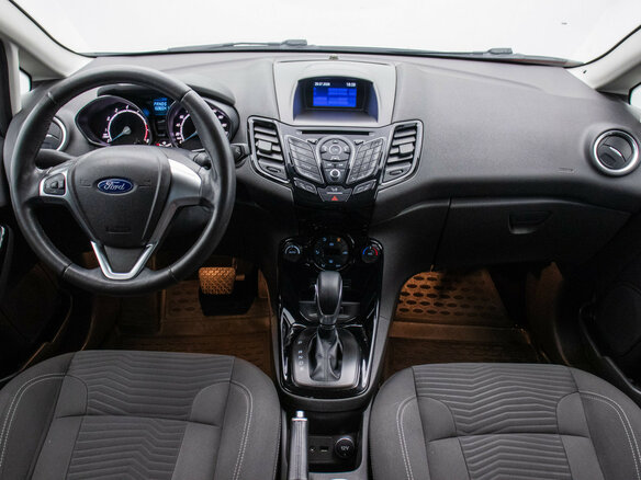 2016 Ford Fiesta Mk6 Рестайлинг, белый - вид 12