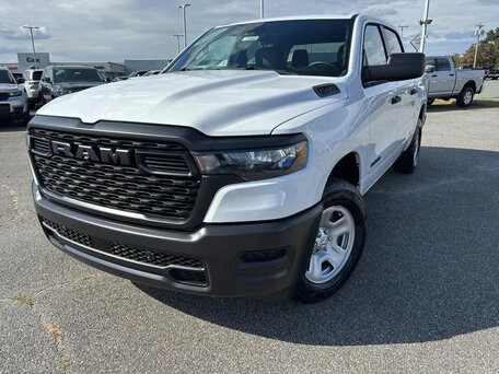 2026 Ram 1500 Crew Cab V Рестайлинг, белый, 6376509 рублей, вид 2
