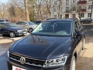 2020 Volkswagen Tiguan II, чёрный, 3000000 рублей, вид 2