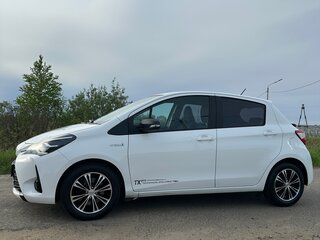 2017 Toyota Yaris III Рестайлинг 2, белый, 1400000 рублей, вид 4